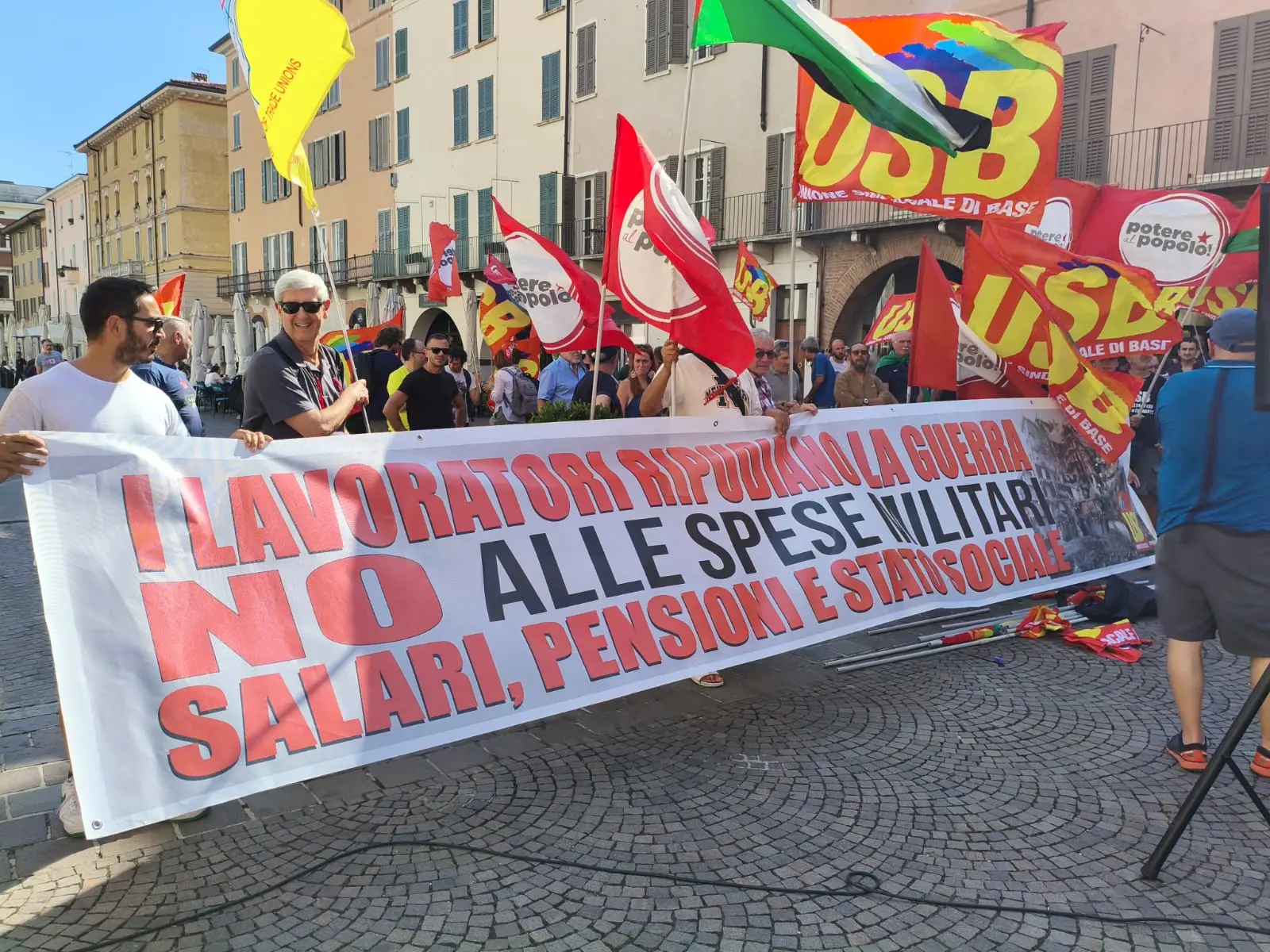 Carico di missili a Montichiari, manifestazione dei lavoratori Usb a Brescia