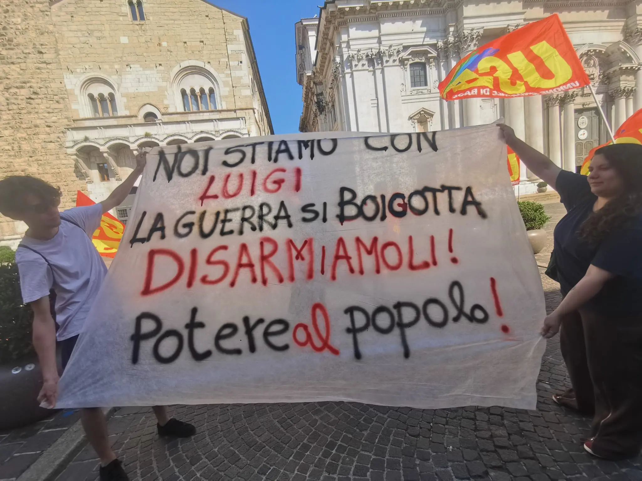 Carico di missili a Montichiari, manifestazione dei lavoratori Usb a Brescia