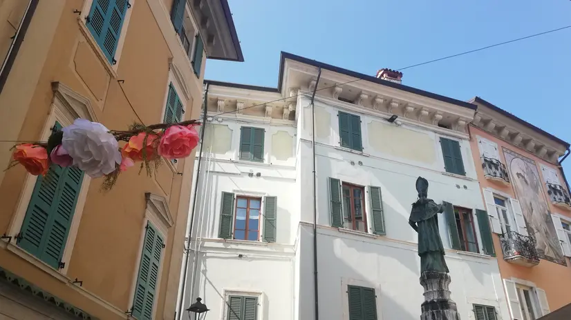 Si narra che, durante una pestilenza, la statua si «girò» per tenere lontana l’epidemia