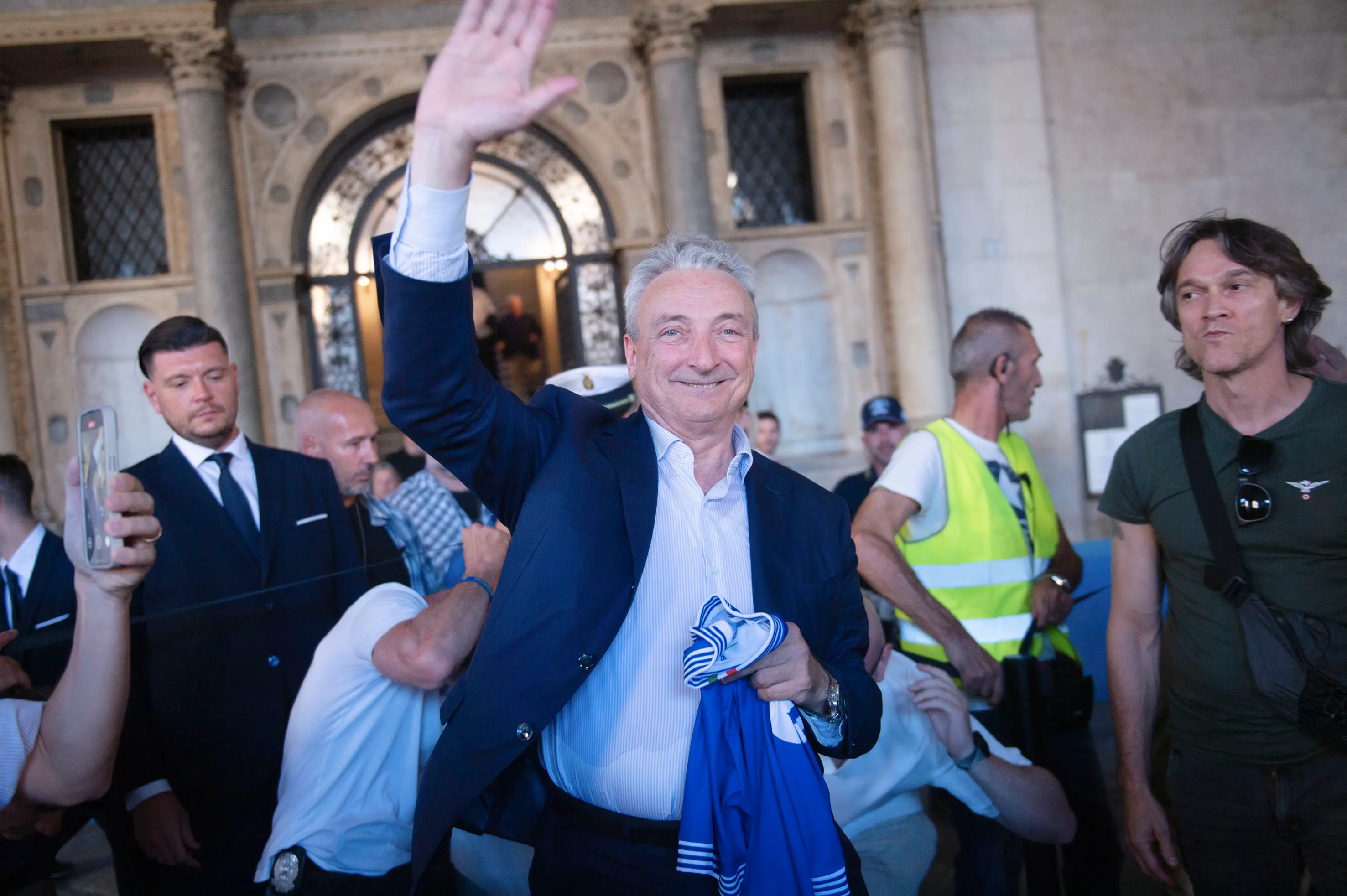 L'affetto dei tifosi per Giuseppe Pasini