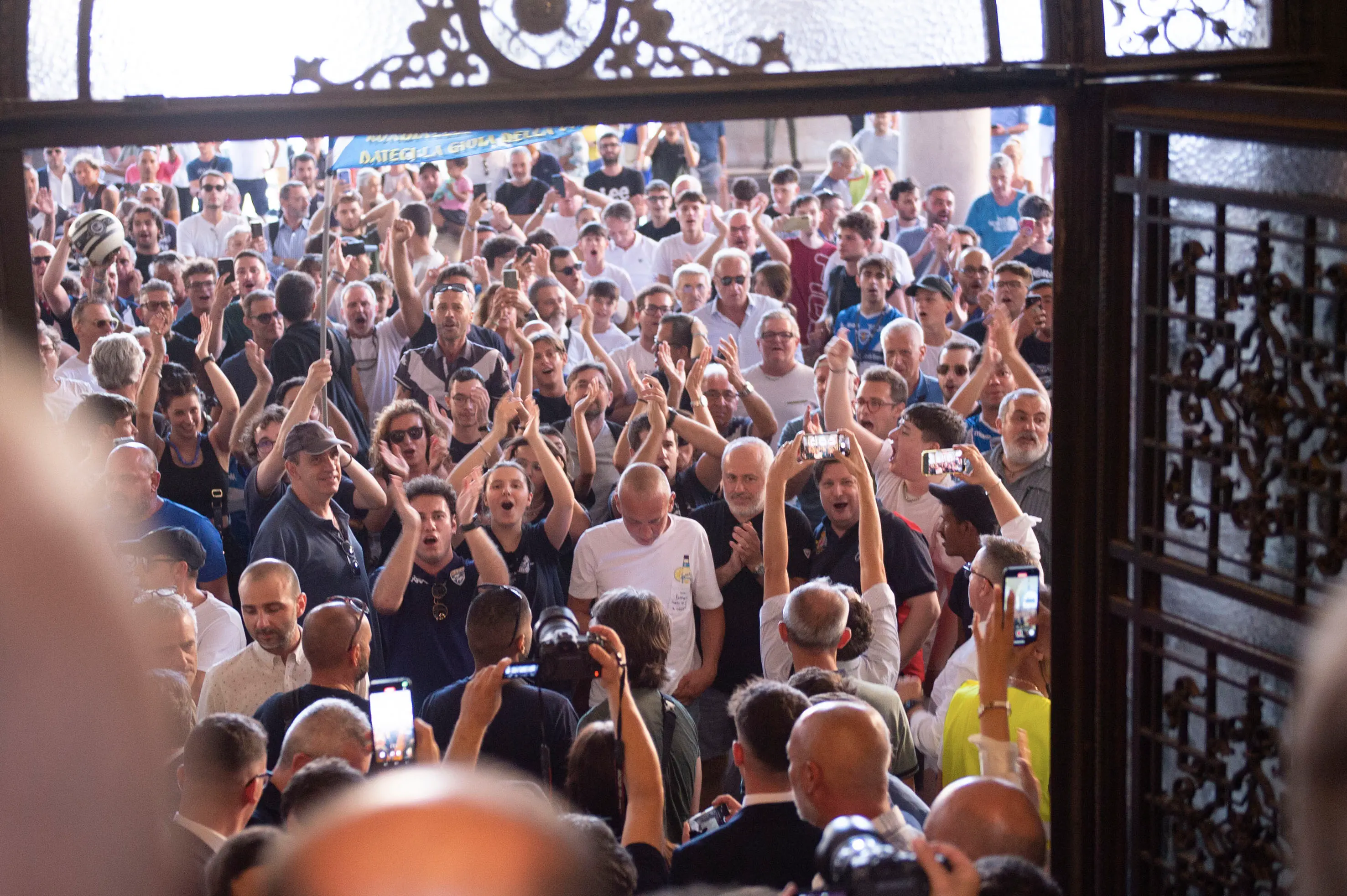 L'affetto dei tifosi per Giuseppe Pasini