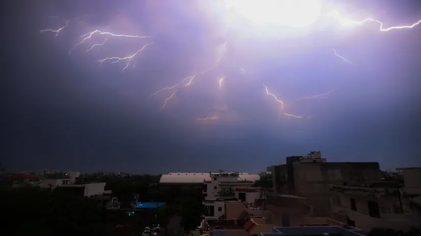 epa12123668 Lightning in the sky in Faridabad, in Haryana, India, 21 May 2025. EPA/RAJAT GUPTA