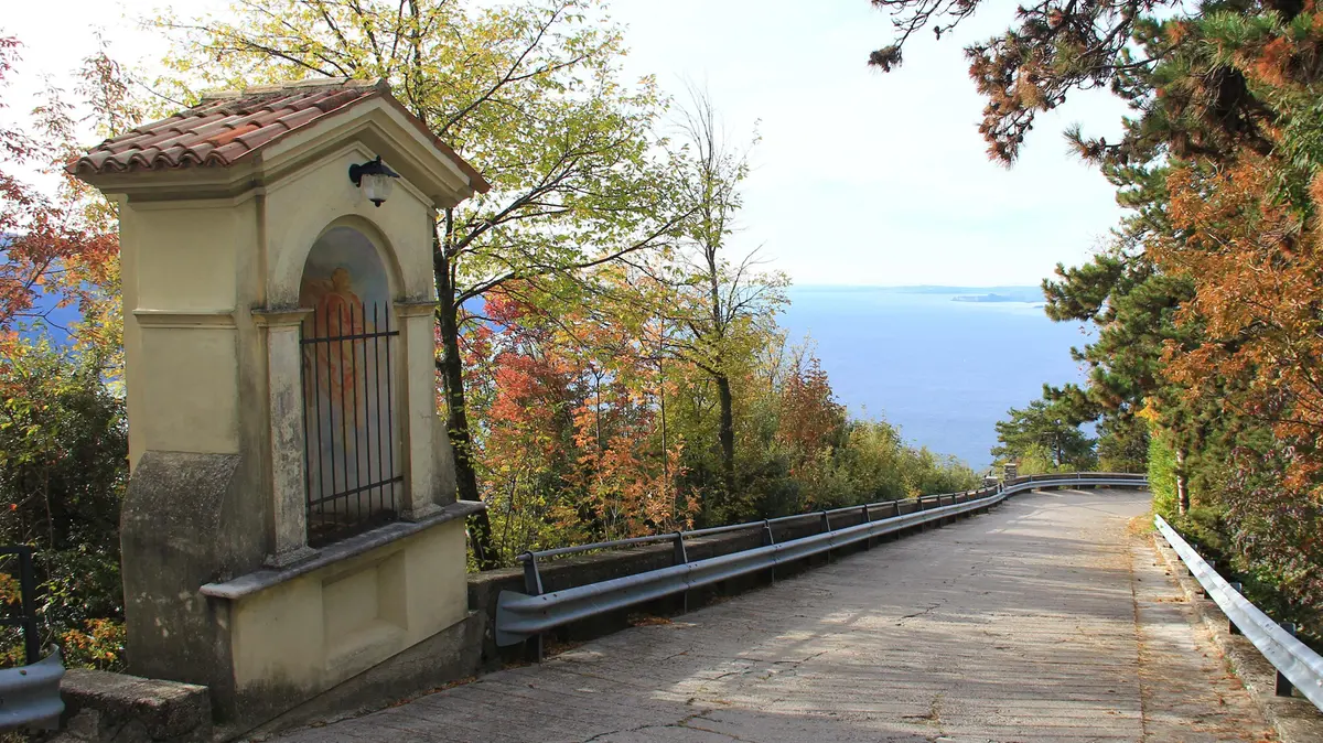 La strada che porta al santuario - © www.giornaledibrescia.it