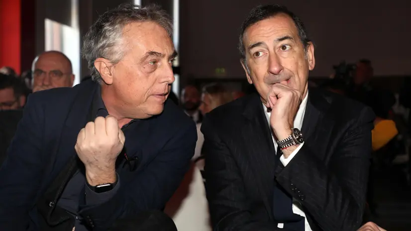 Il presidente della Triennale di Milano Stefano Boeri (S) con il sindaco di Milano Giuseppe Sala in occasione della conferenza stampa organizzata alla Triennale di Milano per presentare l'edizione 2019 del Salone del Mobile, Milano, 14 febbraio 2019. ANSA / MATTEO BAZZI