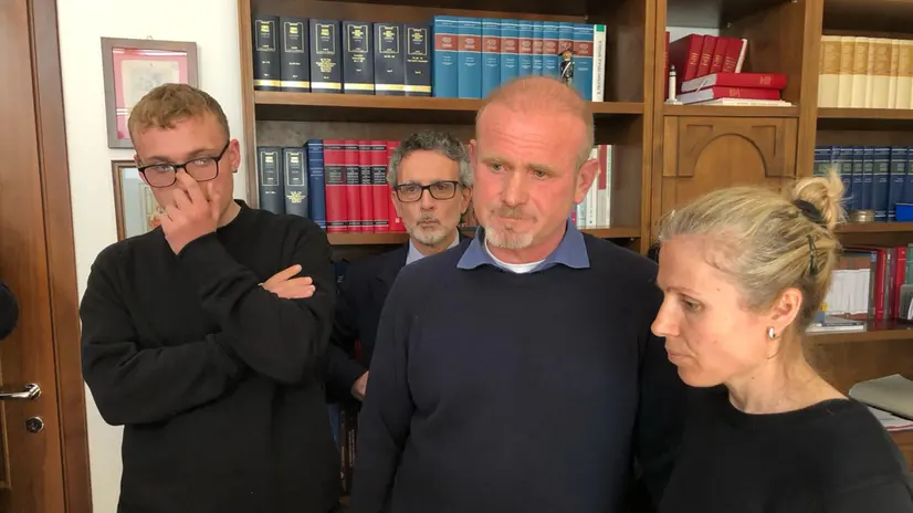 I genitori di Ilaria Sula incontrano i giornalisti a Terni, 11 aprile 2025. ANSA/FABIO TONI