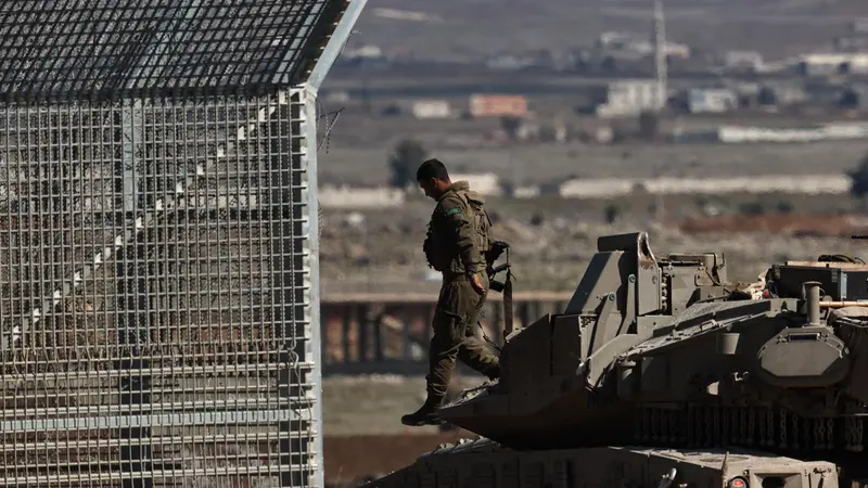epa11934926 An Israeli tank enters the buffer zone between Israel and Syria, near Quneitra, in the Israeli-annexed Golan Heights, 02 March 2025. Israelâ€™s prime minister and defense minister have instructed the IDF to prepare to defend the Druze community of Jaramana, in the suburbs of the Syrian capital Damascus, following local clashes with the new Syrian government forces. EPA/ATEF SAFADI