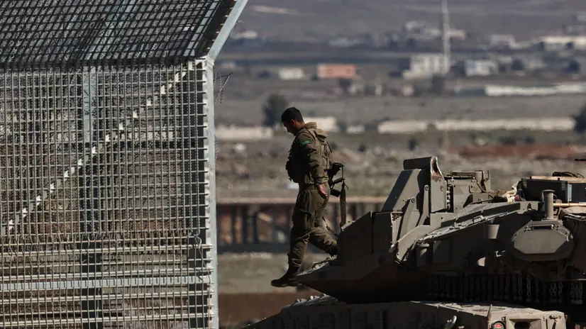 epa11934926 An Israeli tank enters the buffer zone between Israel and Syria, near Quneitra, in the Israeli-annexed Golan Heights, 02 March 2025. Israel’s prime minister and defense minister have instructed the IDF to prepare to defend the Druze community of Jaramana, in the suburbs of the Syrian capital Damascus, following local clashes with the new Syrian government forces. EPA/ATEF SAFADI