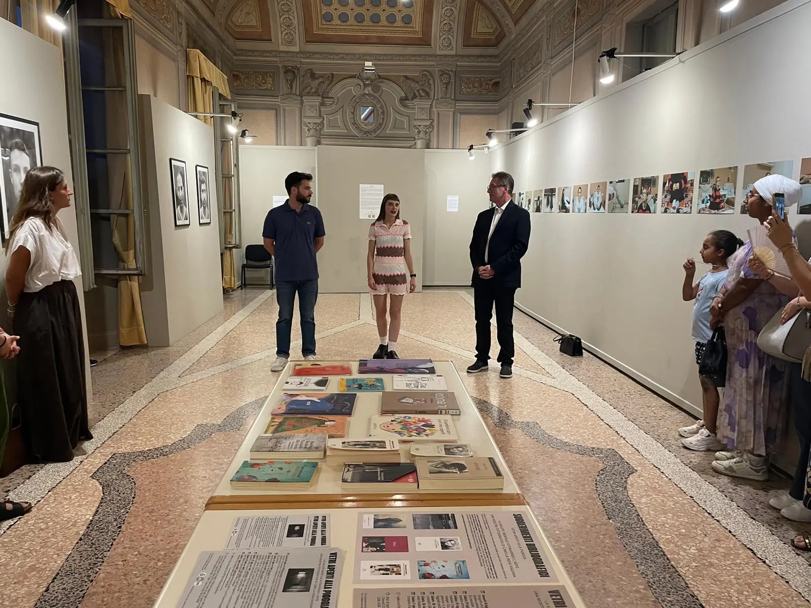 L'inaugurazione della mostra fotografica di Camilla India Viadana