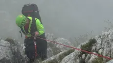 Il momento del salvataggio del Soccorso alpino - Foto Soccorso alpino