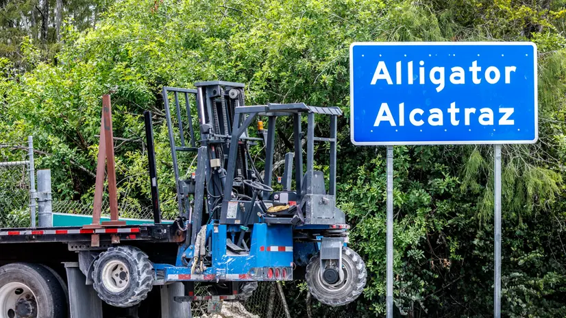 epa12238073 A truck carrying a forklift enters the new detention center Alligator Alcatraz in Ochopee, Florida, USA, 14 July 2025. Alligator Alcatraz is an immigration detention facility in southern Florida's Everglades, surrounded by Everglade's wildlife like alligators, Florida panthers and pythons, and snakes as a natural deterrent. EPA/CRISTOBAL HERRERA-ULASHKEVICH
