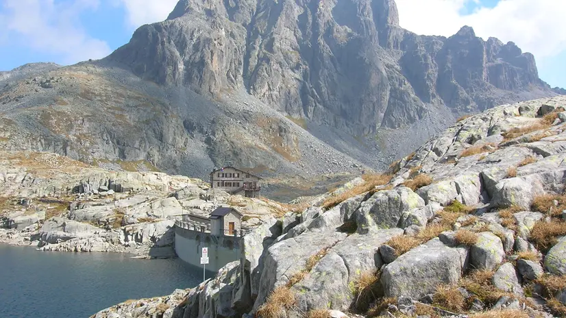 Il lago della Vacca e il Tita Secchi - © www.giornaledibrescia.it
