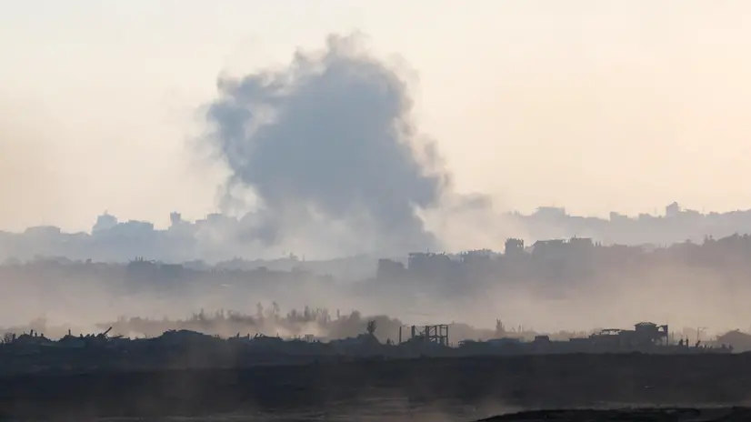 epa12249987 Smoke rises following an Israeli airstrike in the northern Gaza Strip near Beit Hanoun, as seen from the Israeli side of the border with the Gaza Strip, in southern Israel, 20 July 2025. EPA/ABIR SULTAN