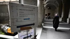 Avvocato a palazzo di Giustizia per il processo sul crollo del ponte Morandi. Genova, 27 marzo 2025. ANSA/LUCA ZENNARO (Avvocati, avvocato, processo, processi, palazzo di giustizia, incartamenti, legale, legali)