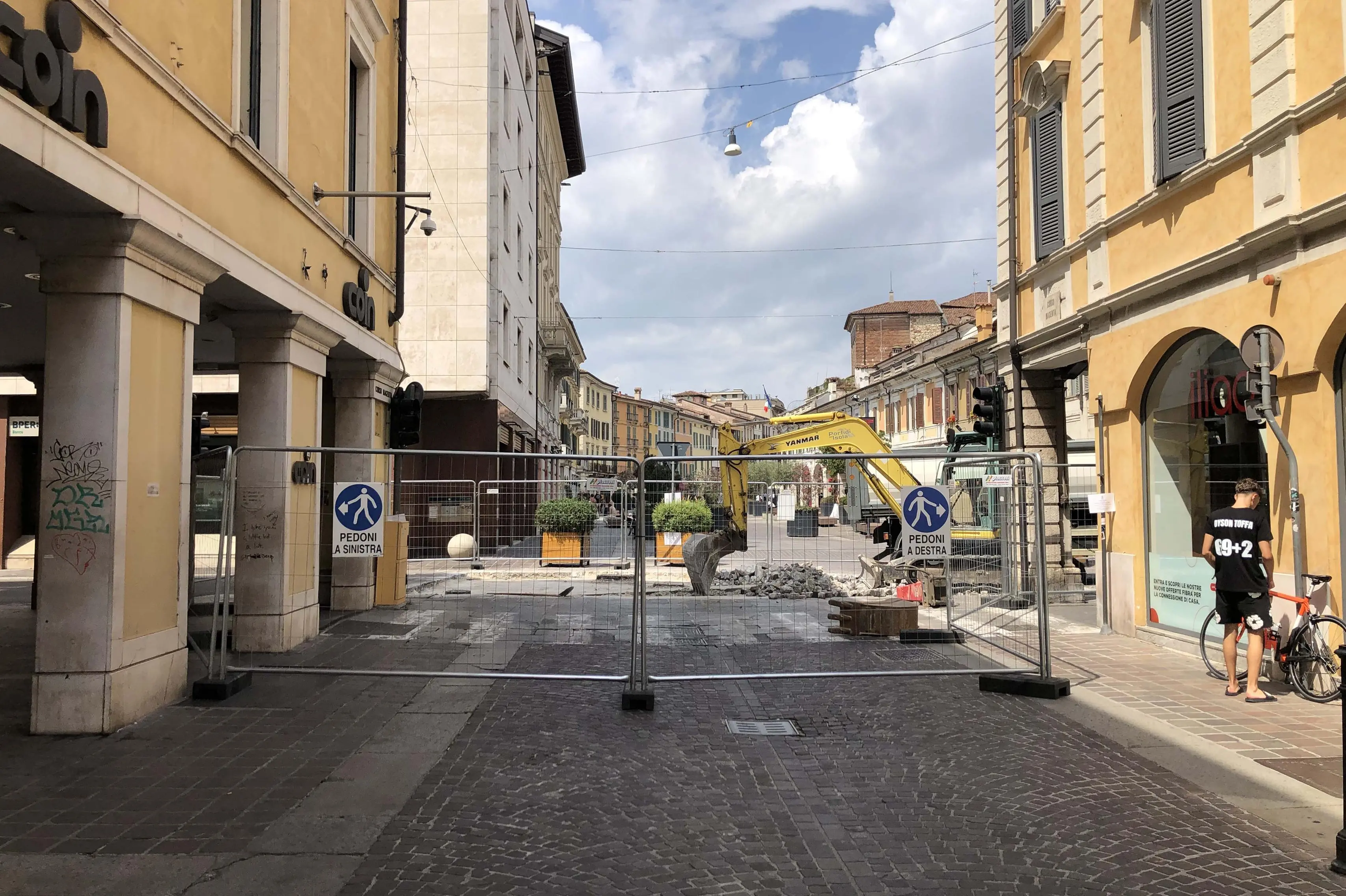 I lavori sulla pavimentazione in centro