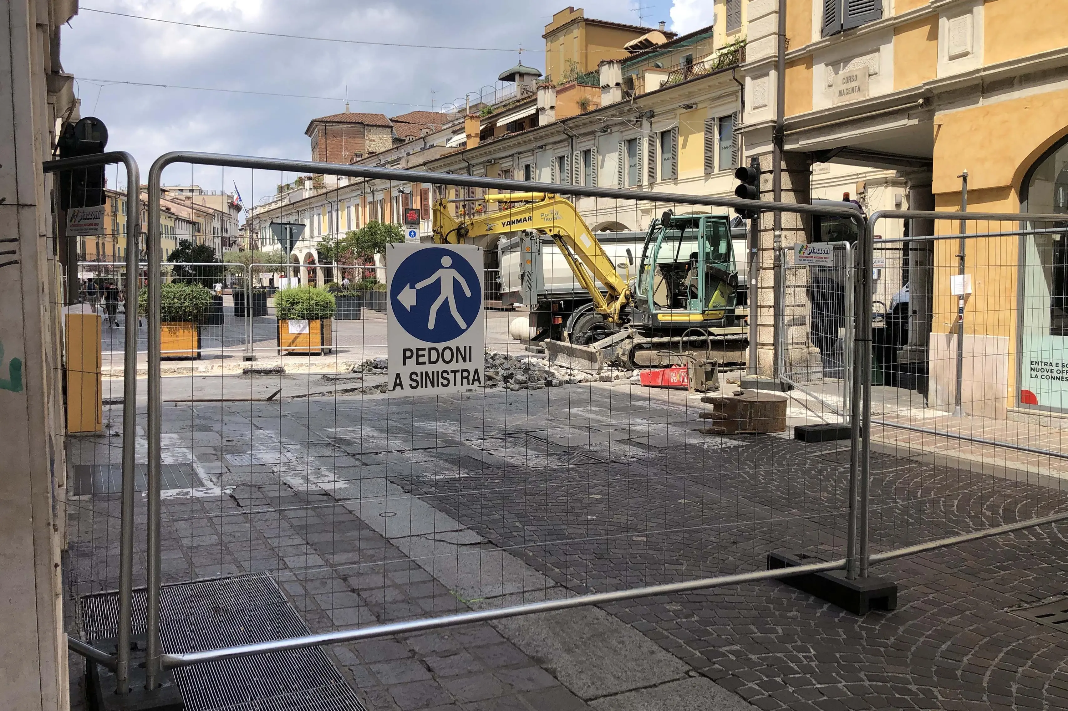 I lavori sulla pavimentazione in centro
