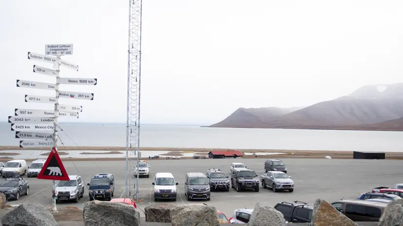 epa08631258 A general view over a parking lot of Longyearbyen, Svaldbard, Norway, 28 August 2020. The governor of Svalbard states that a man has died after being attacked by a polar bear at the campsite outside Longyearbyen 27 August. The polar bear was shot and killed. EPA/Line Nagell Ylvisåker NORWAY OUT