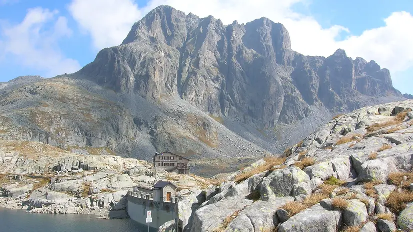 Il lago della Vacca e il cornone del Blumone