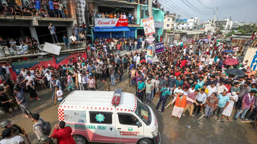 epa12251496 An ambulance carries an injured person to the hospital after an air force training aircraft crashed into Milestone College campus, in Dhaka, Bangladesh, 21 July 2025. According to the Fire Service and Civil Defense Director General, Brigadier General Muhammad Jahed Kamal, 19 bodies were recovered from the school compound and many more are injured. EPA/MONIRUL ALAM