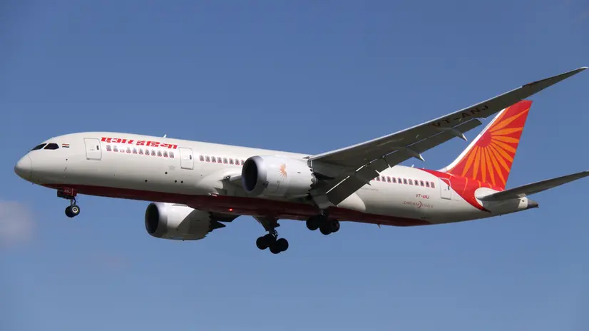 Un aereo della Air India all'aeroporto di Heathrow, Londra , 14 aprile 2014. ANSA / AEROPRINTS.COM VIA WIKIPEDIA +++NO SALES - EDITORIAL USE ONLY - NPK+++