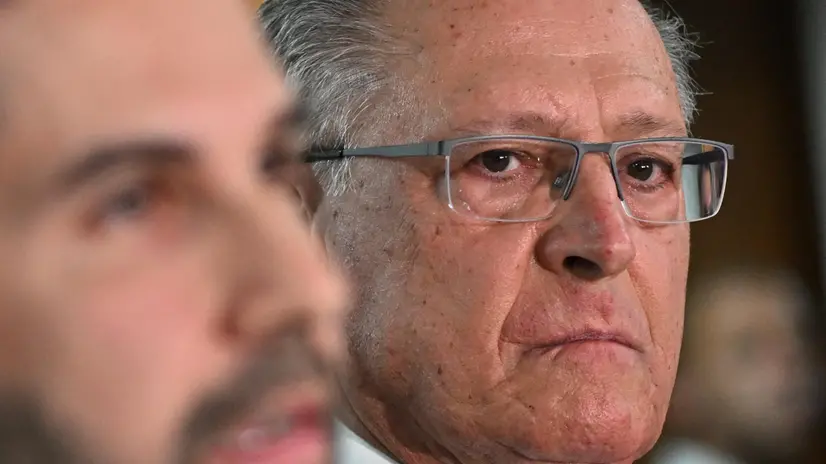 epa12242136 Brazilian Vice President and Minister of Industry and Commerce Geraldo Alckmin (R) participates in a press conference with the president of the American Chamber of Commerce for Brazil (AmCham), Abrao Neto, on trade and tariff issues in Brasilia, Brazil, 16 July 2025. Alckmin downplayed the impact of the investigation opened by the US into alleged 'discriminatory practices' and stated that 'the urgent thing now is to resolve the tariff issue with that country.' EPA/Andre Borges