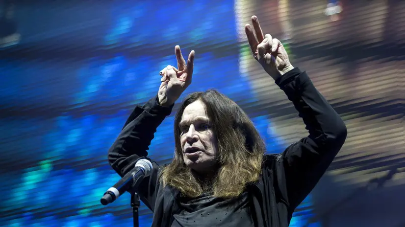 epa07486322 (FILE) Singer Ozzy Osbourne performs during the concert of the English rock band Black Sabbath in Papp Laszlo Budapest Sports Arena, in Budapest, Hungary, 01 June 2016 (reissued 05 April 2019). Ozzy Osbourne on 04 April has announced postponement of his 2019 tour as he recovers from injury sustained while dealing with pneumonia. Shows will be rescheduled beginning in February 2020. EPA/BALAZS MOHAI HUNGARY OUT