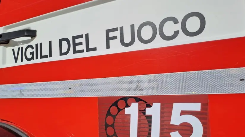 Vigili del fuoco generica mezzo pompieri 115