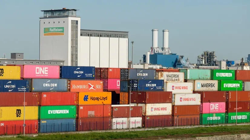 epa12064182 Shipping containers stacked at the Rhine-Neckar commercial port in Mannheim, Germany, 30 April 2025. The port of Mannheim is one of the most important inland ports in Europe. EPA/RONALD WITTEK