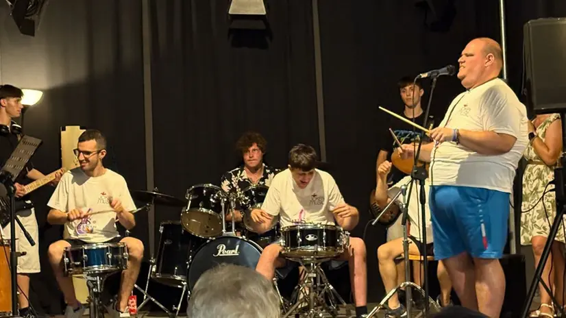 La «YesBand» sul palco - © www.giornaledibrescia.it