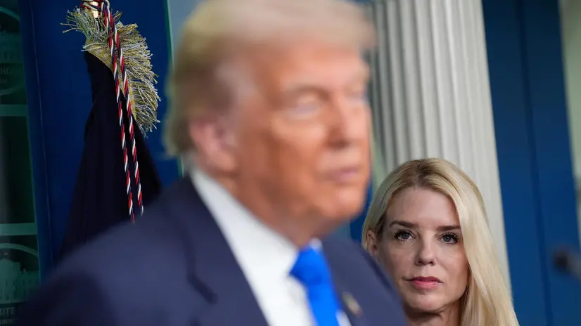 epa12201707 Attorney General Pam Bondi (R) looks on as US President Donald Trump holds a press briefing after Supreme Court ruling at the White House in Washington, DC, USA, 27 June 2025. Earlier in the day, the Supreme Court ruled in the Trump administration's favor to curb nationwide injunctions on the president's birthright citizenship order. EPA/YURI GRIPAS / POOL