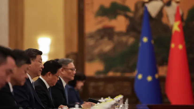 epa12257535 Chinese President Xi Jinping (3 L) speaks during the opening remarks of the 25th European Union - China Summit at the Great Hall of the People in Beijing, China, 24 July 2025. EPA/ANDRES MARTINEZ CASARES / EPA / POOL