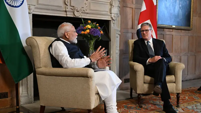 epa12258025 British Prime Minister Keir Starmer (R) and India's Prime Minister Narendra Modi talk during a meeting at the Chequers Estate, the UK prime minister's country residence, near Aylesbury, Britain, 24 July 2025. The UK and India plan to sign their long-awaited free trade agreement in a move which the British government said would boost its economy by 4.8 billion GBP (6.5 billion US dollars) a year. EPA/CHRIS J. RATCLIFFE / POOL