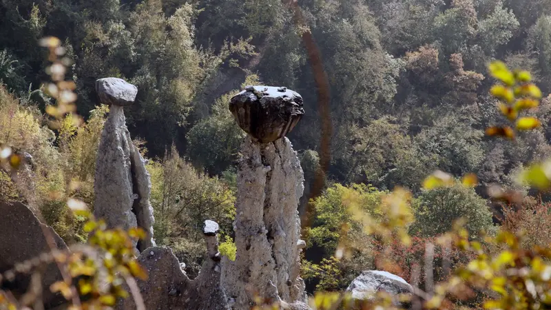 Uno scorcio delle caratteristiche Piramidi di Zone