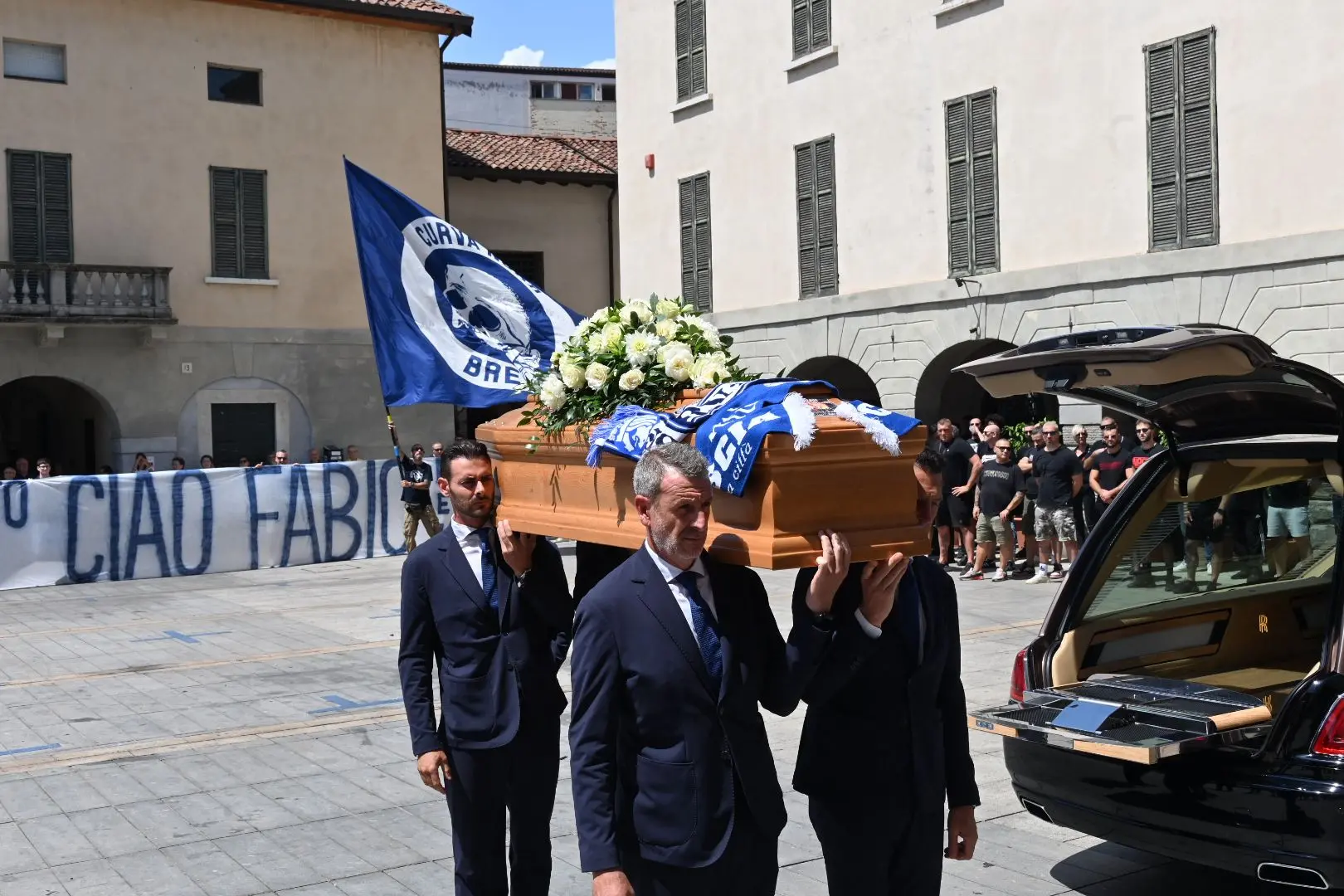 A Chiari il funerale di Fabio Festa, morto sul Blumone