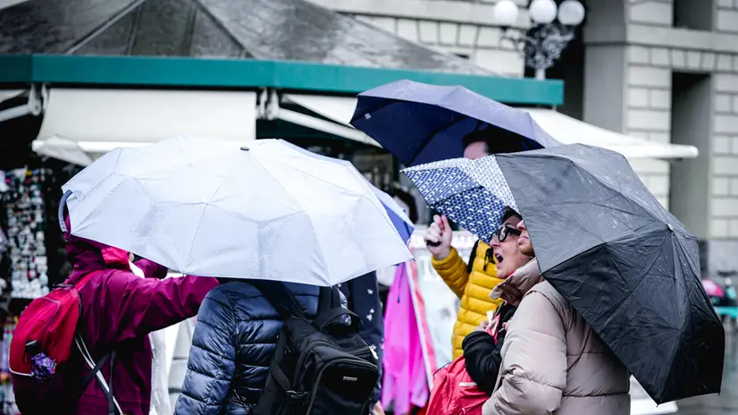 Maltempo, pioggia e temperature in discesa per la settimana santa. Torino 14 aprile 2025 ANSA/TINO ROMANO