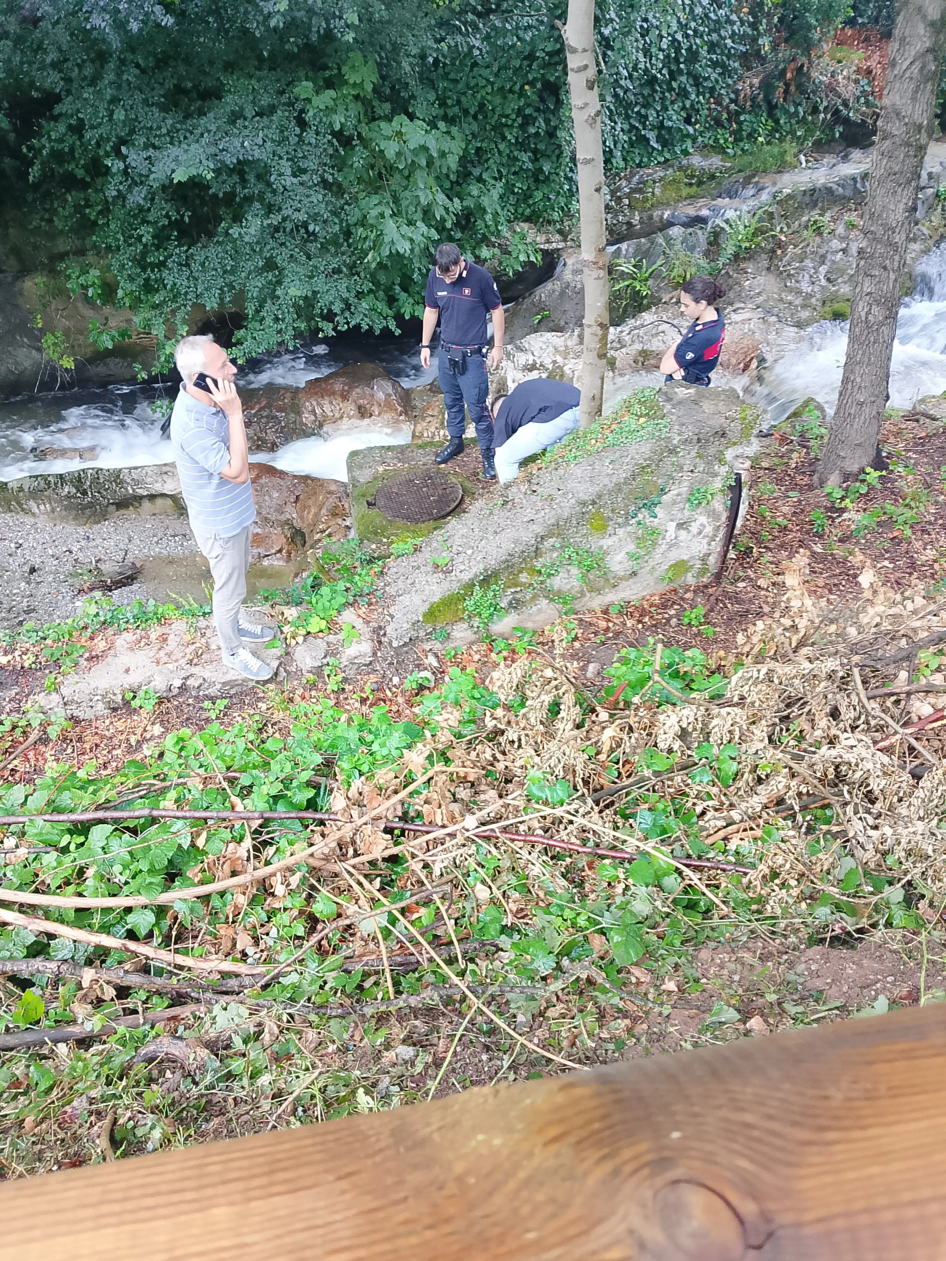 A Caino il Garza si trasforma in un fiume marrone e maleodorante