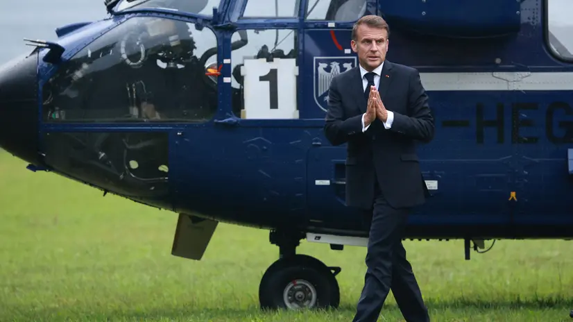 epaselect epa12256473 French President Emmanuel Macron gestures after his arrival via helicopter at Villa Borsig in Berlin, Germany, 23 July 2025. EPA/CLEMENS BILAN