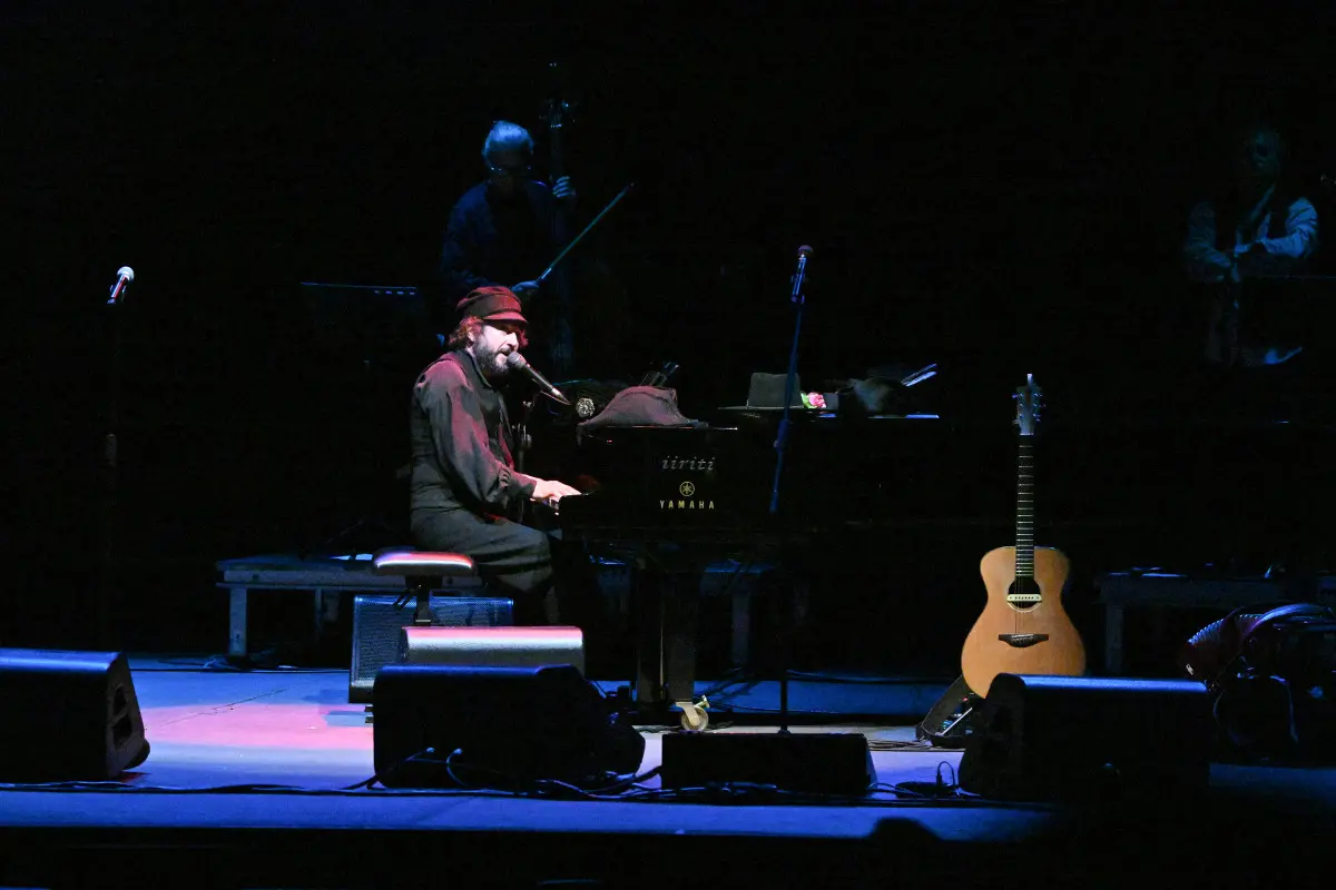Vinicio Capossela sul palco del Vittoriale