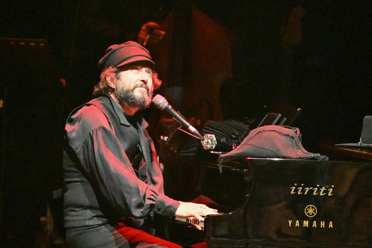 Vinicio Capossela sul palco del Vittoriale