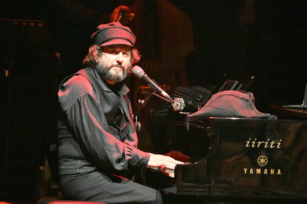 Vinicio Capossela sul palco del Vittoriale