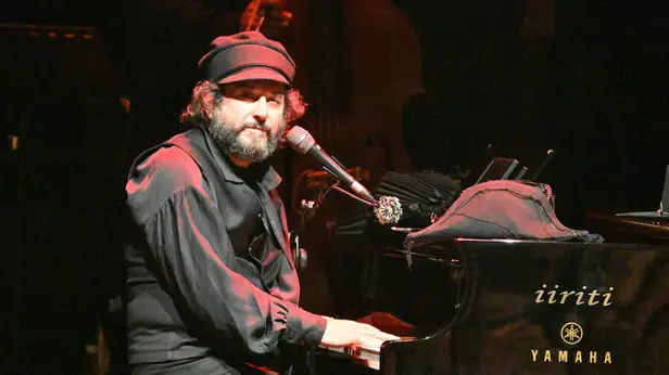Vinicio Capossela sul palco del Vittoriale