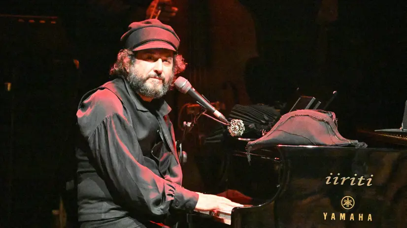 Vinicio Capossela sul palco del Vittoriale