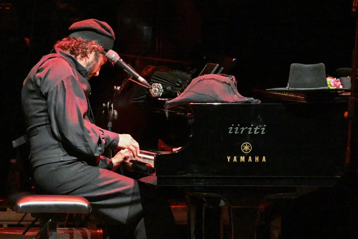 Vinicio Capossela sul palco del Vittoriale