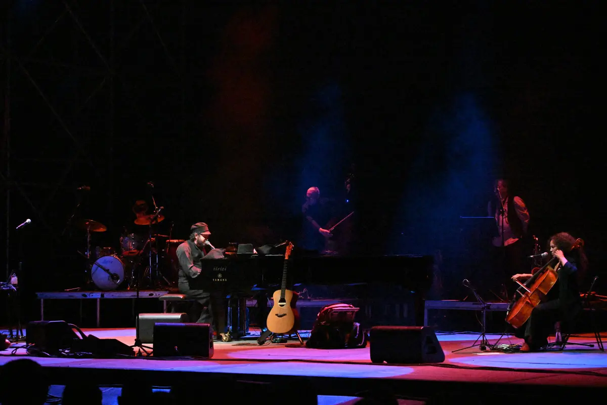 Vinicio Capossela sul palco del Vittoriale