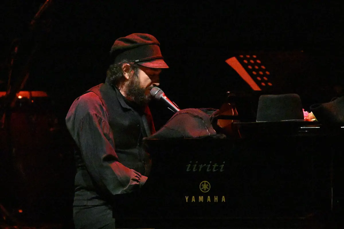 Vinicio Capossela sul palco del Vittoriale