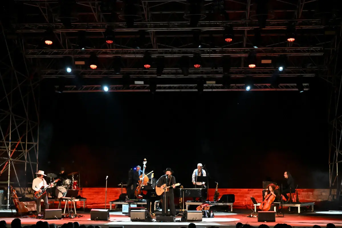 Vinicio Capossela sul palco del Vittoriale