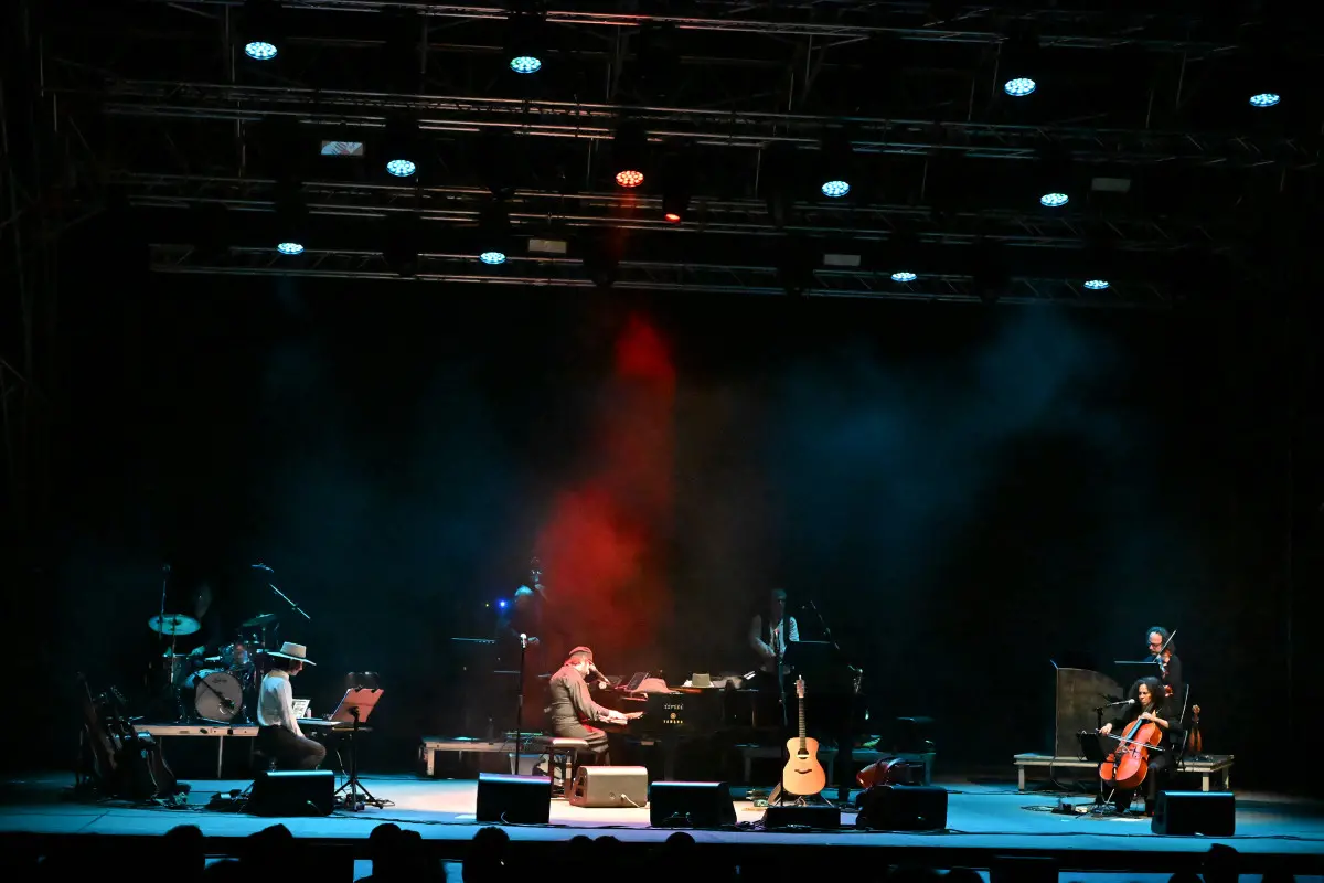 Vinicio Capossela sul palco del Vittoriale