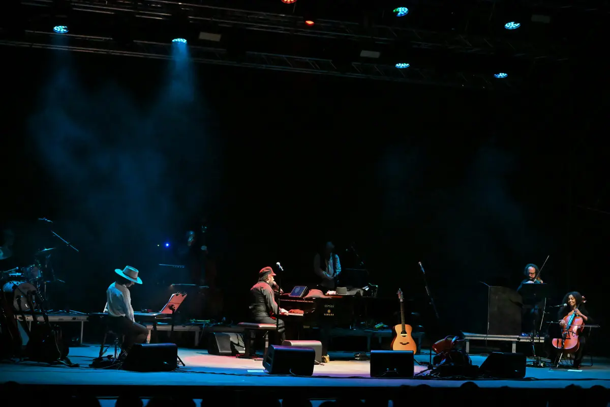 Vinicio Capossela sul palco del Vittoriale