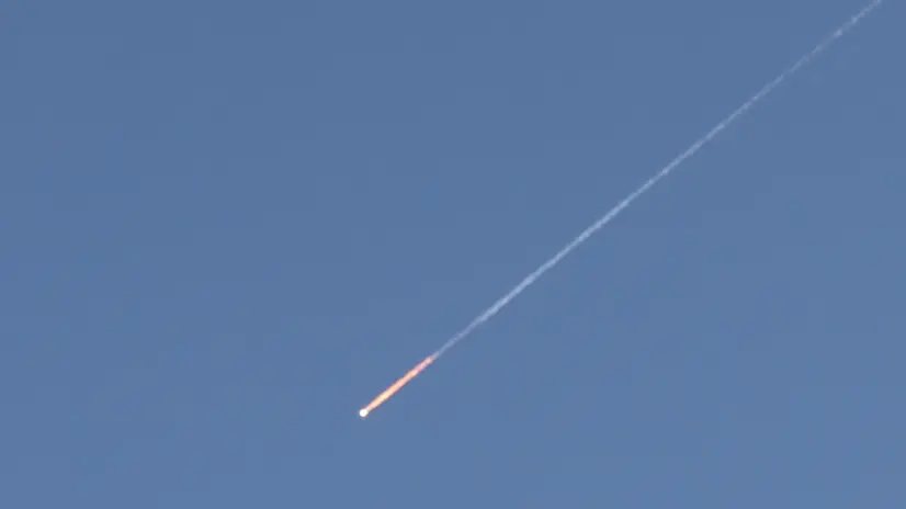 epa12180268 A projectile crosses the sky above Jerusalem, 17 June 2025. Israel's military announced that sirens sounded in various regions across the country after missiles were launched from Iran towards Israel. EPA/ABIR SULTAN