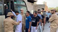 epa12263514 Members of Libya's Anti-Illegal Immigration Agency round up unregistered migrants following a raid on a migrant housing unit in Tripoli, Libya, 26 July 2025. The Libyan authorities launched a large-scale campaign targeting informal camps housing migrant workers, uncovering more than 23 such camps accommodating over 1,500 foreign workers, lacking residence documents and work permits, according to Libyan Labour and Rehabilitation Minister Al-Rida. EPA/STRINGER