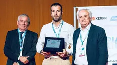 Il ritiro del premio a Genova - © www.giornaledibrescia.it